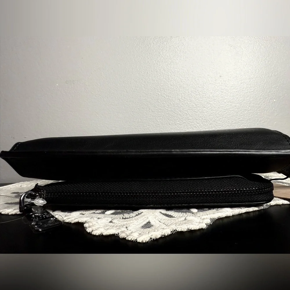 Steve Madden BCABBYY Black Flap Wallet Wristlet Zip Pouch NWT